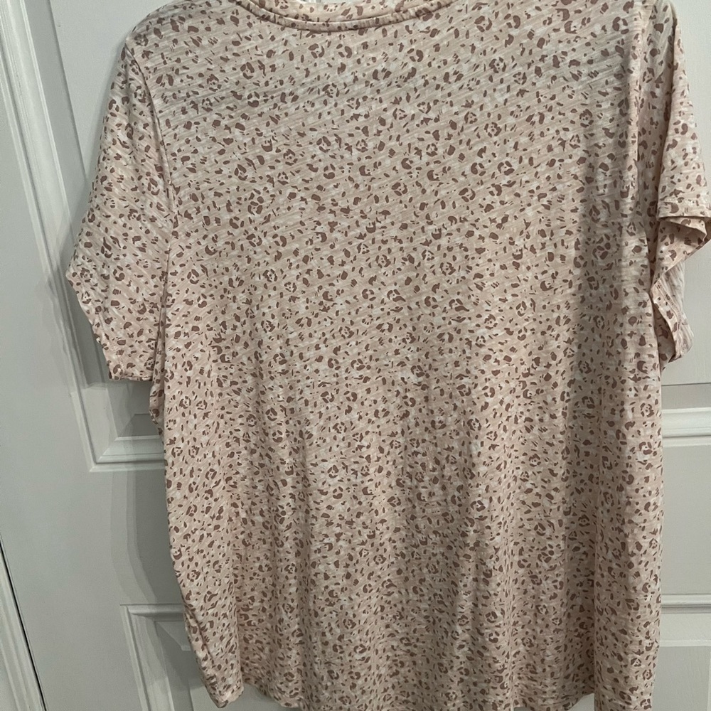 OLD NAVY TAN AND CREAM Short Sleeve Shirt with V Neck